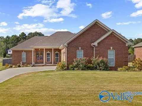 223 Oldenburg Dr, Killen, AL 35645