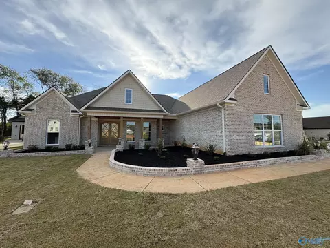 126 Lanwood Dr, Huntsville, AL 35811