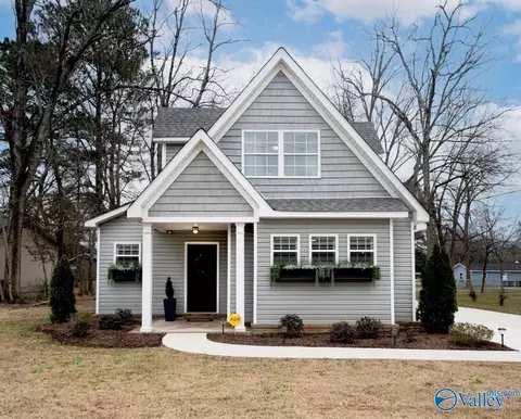 702 Main St, Hartselle, AL 35640
