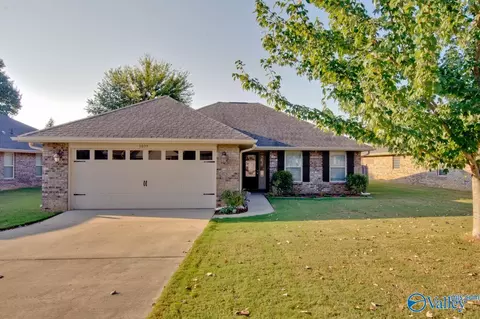 5039 Montauk Trl, Owens Cross Roads, AL 35763