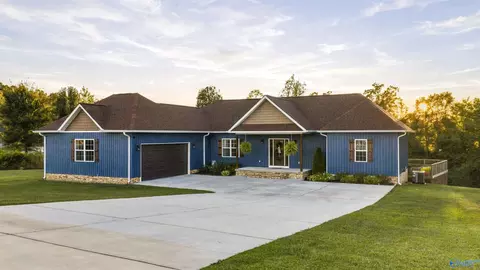 45 Dogwood Ln, Rainsville, AL 35986