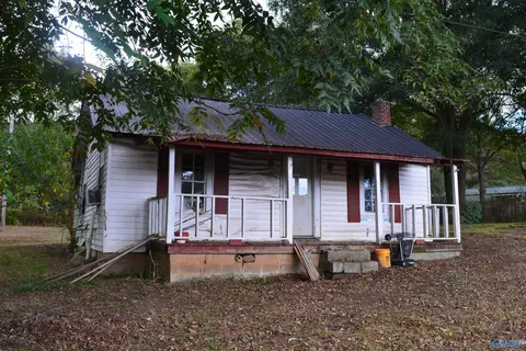 16036 W Main St, Stevenson, AL 35772