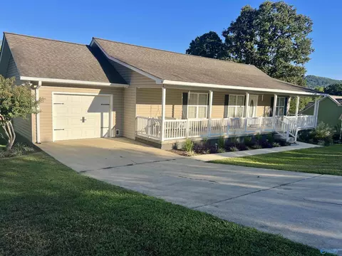 307 NW Hope Dr, Fort Payne, AL 35967
