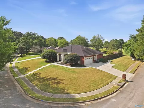 212 Greenlawn Dr, Meridianville, AL 35759
