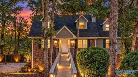 11218 Suncrest Dr, Huntsville, AL 35803