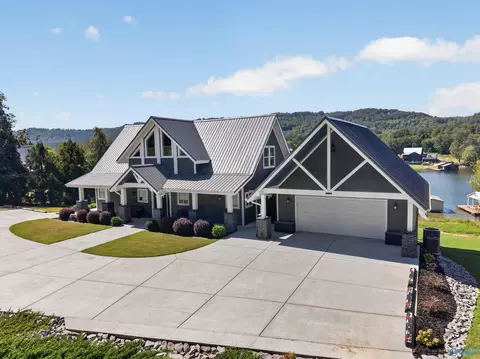 662 Preston Island Cir, Scottsboro, AL 35769