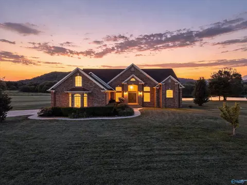 95 Cedar Trace Dr, Hartselle, AL 35640