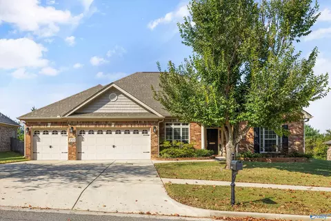 4519 Blairmont Dr, Owens Cross Roads, AL 35763