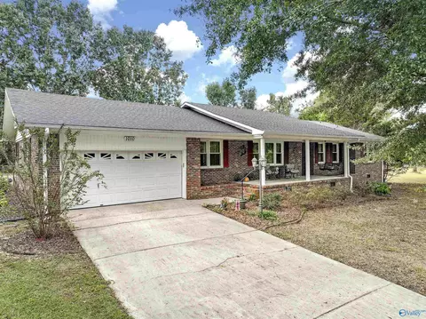 1010 9th St, Arab, AL 35016