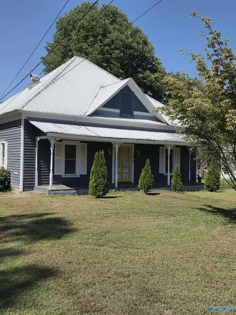 710 S Scott St, Scottsboro, AL 35768