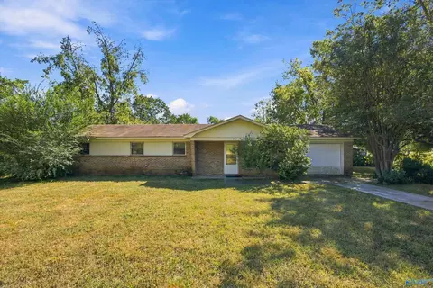 202 Plantation Dr, Meridianville, AL 35759