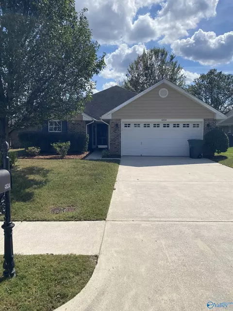 4824 Canterwood Dr, Owens Cross Roads, AL 35763