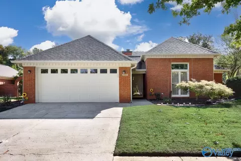 1808 Edgemere Ct, Huntsville, AL 35803
