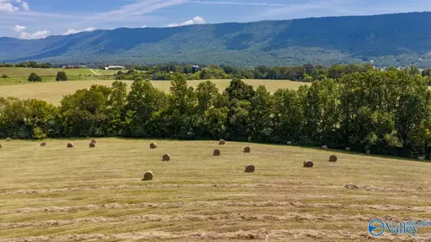 151 County Road 893, Etowah, TN 37331