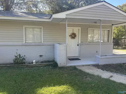 111 Carolyn Ln, Gadsden, AL 35901
