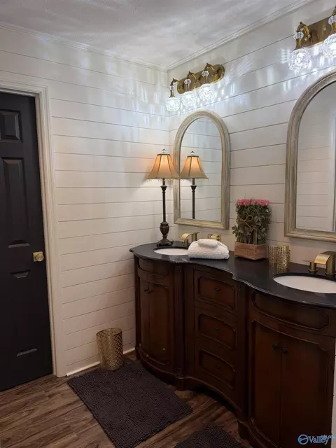 Bath - 1807 Apache Dr, Albertville, AL 35950 photo 2 of 4