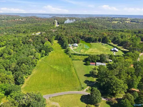 385 A Snider Rd, Guntersville, AL 35976