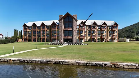 7048 Val Monte Dr #7048, Guntersville, AL 35976