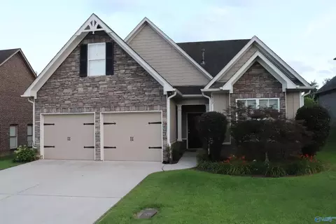 2913 Magnolia Park Dr, Owens Cross Roads, AL 35763