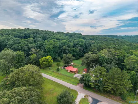 1374 NE Thompson Rd, Decatur, AL 35603