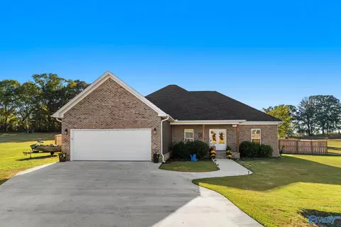 200 Skyview Cir, Muscle Shoals, AL 35661