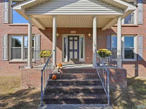 9608 Waldrop Dr, Huntsville, AL 35803