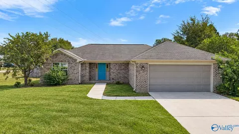 18 Bradford Cir, Decatur, AL 35603