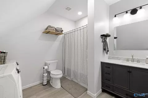 Bath - 331 Ayers Cir, Grant, AL 35747 photo 2 of 3