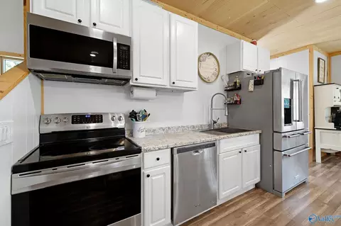 Kitchen - 331 Ayers Cir, Grant, AL 35747 photo 4 of 4