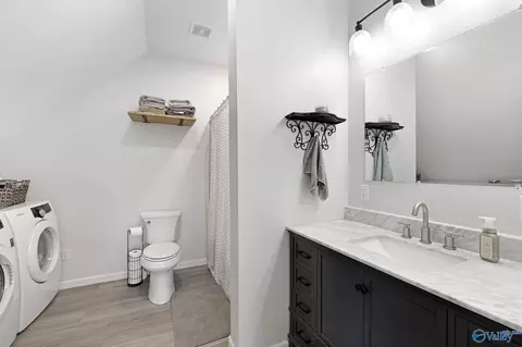 Bath - 331 Ayers Cir, Grant, AL 35747 photo 1 of 3