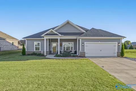 104 Parvin Way Dr, Hazel Green, AL 35750