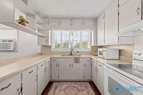Kitchen - 273 Mcpeters Rd, Grant, AL 35747 photo 2 of 5