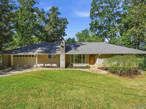 4102 Piedmont Dr, Huntsville, AL 35802