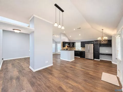 1961 E Brownstone, Decatur, AL 35603