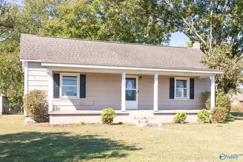 102 Butter Egg Rd, Hazel Green, AL 35750