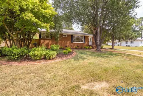 2100 Stanhope Dr, Huntsville, AL 35811