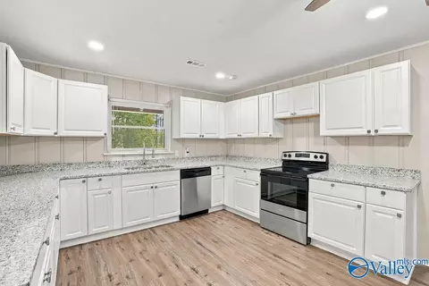 Kitchen - 112 N Greenway Dr, Trinity, AL 35673 photo 2 of 2