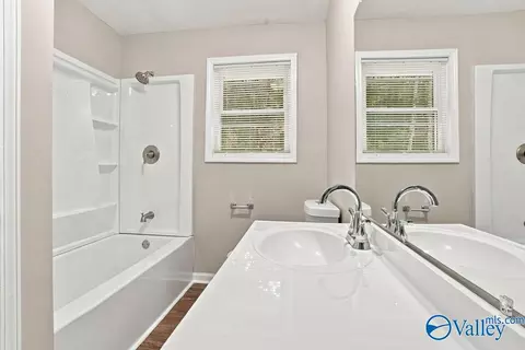 Bath - 112 N Greenway Dr, Trinity, AL 35673 photo 2 of 3