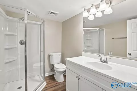 Bath - 112 N Greenway Dr, Trinity, AL 35673 photo 3 of 3