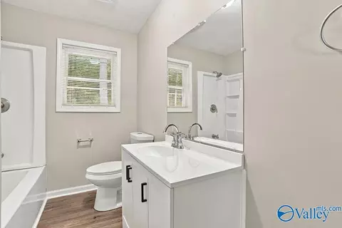 Bath - 112 N Greenway Dr, Trinity, AL 35673 photo 1 of 3