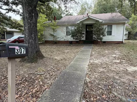 307 Aderholt St, Glencoe, AL 35905