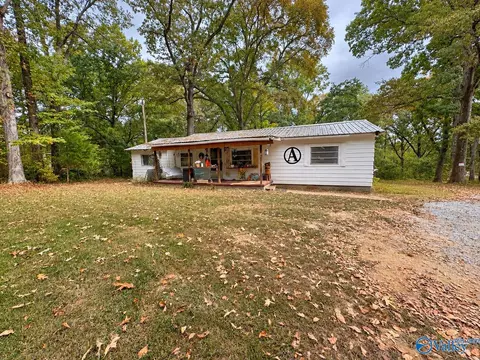 97 Red Bud Ln, Decatur, AL 35603