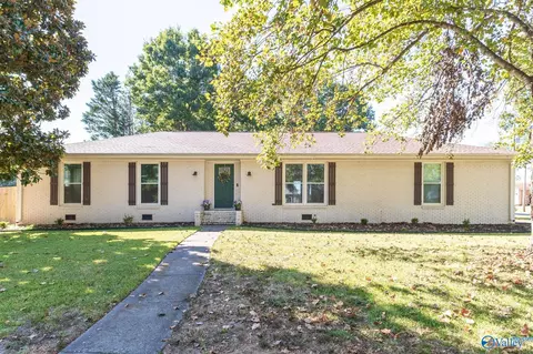 2116 Buckingham Dr, Huntsville, AL 35803