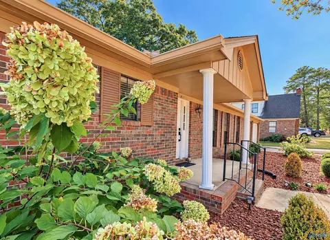 811 Tammy St, Decatur, AL 35603