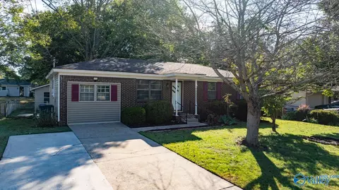 2420 Yorkshire Dr, Huntsville, AL 35803