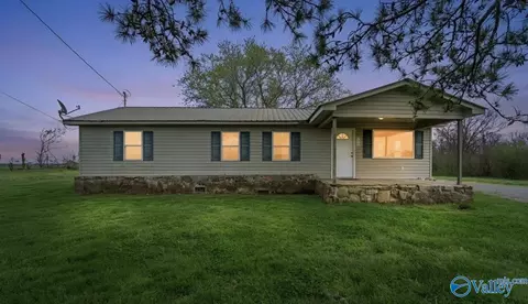 602 Arbor Acres Dr, Albertville, AL 35951
