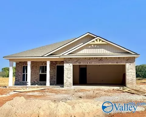513 Cloverleaf Dr, Athens, AL 35611