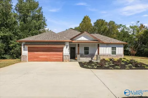 694 Knotty Walls Rd, Owens Cross Roads, AL 35763