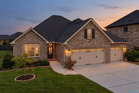 2105 S Meadows Dr, Huntsville, AL 35802