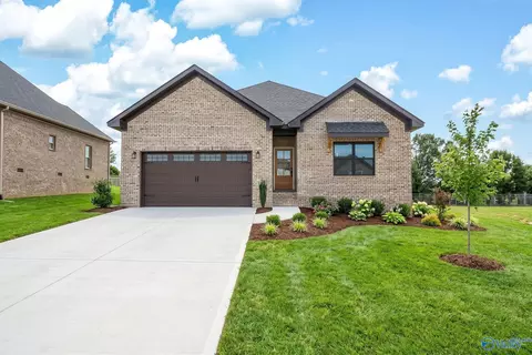 100 Krimson Cir, Albertville, AL 35951